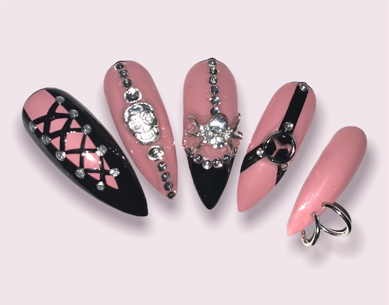 Pink and black skull/spider harness-gyaru press on nails