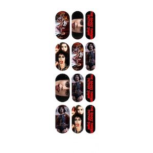 Può includere: Set di 10 adesivi per unghie con immagini del film "The Rocky Horror Picture Show". Gli adesivi presentano immagini del Dr. Frank-N-Furter, Columbia e altri personaggi del film.