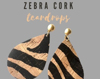 Brincos de cortiça com estampa de zebra em formato de lágrima: joias veganas leves