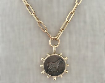 Goldanhänger Pferd (Matt oder glänzend Gold): Reitsport Schmuck, Geschenk für Sie, Pferd Anhänger (mit oder ohne Perlen)