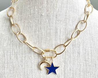 Collar con cierre de mosquetón celestial de estrella azul: cadena de eslabones dorados