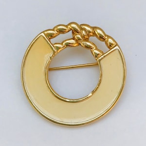 1970s MONET Circle Brooch - Cream Color Pin