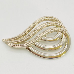 SARAH COVENTRY Textured Swirl Brooch - Silver Tone Swirl Pin