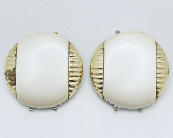 White and Gold Tone Earrings - Plastic Round Earrings - vintage clip on earrings