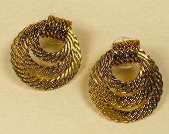 Golden Weave earrings - Golden Round Earrings -  woven motif - doorknocker earrings