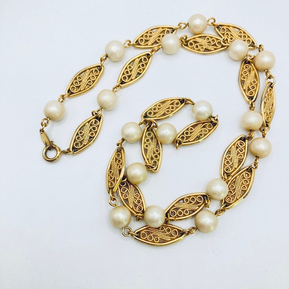 1992 AVON Pearly Impressions Necklace