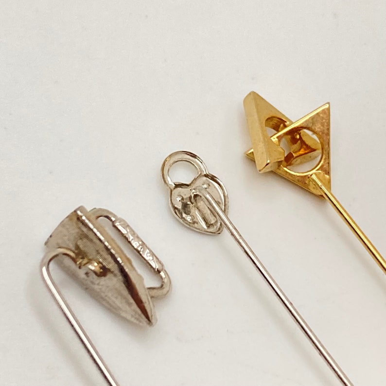 Vintage Stick Pin - Iron - Letter W imagem 3