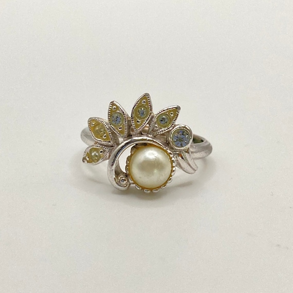 1975 AVON Fan Fare Ring Pearl and Rhinestone Ring Size 6 Ring Size