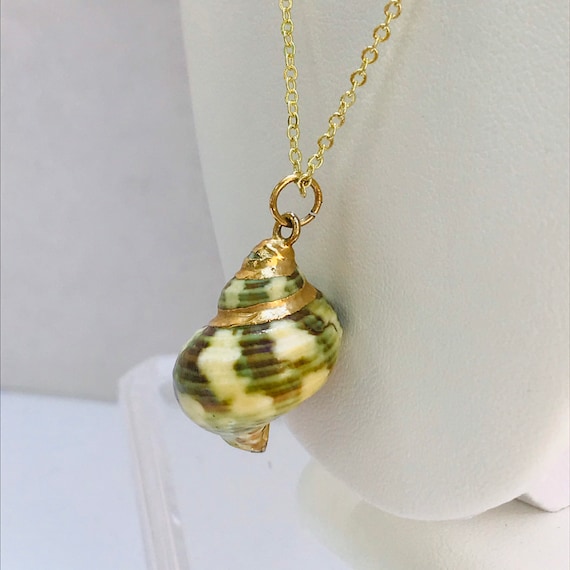 Green Seashell Necklace - Green and White Seashel… - image 2