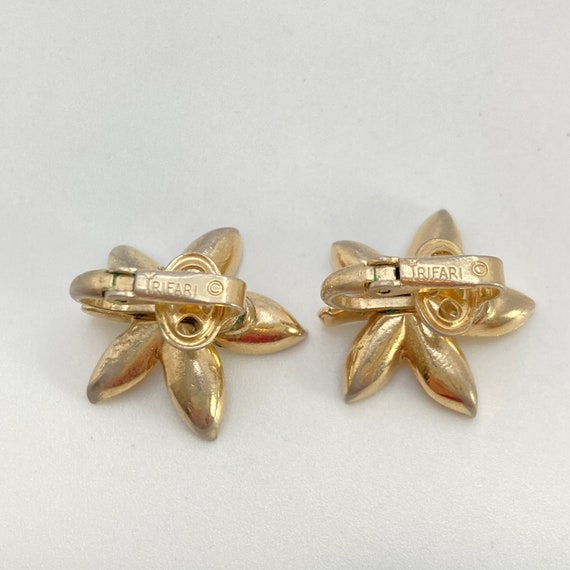 1960s Crown TRIFARI Golden Flower Earrings - image 7