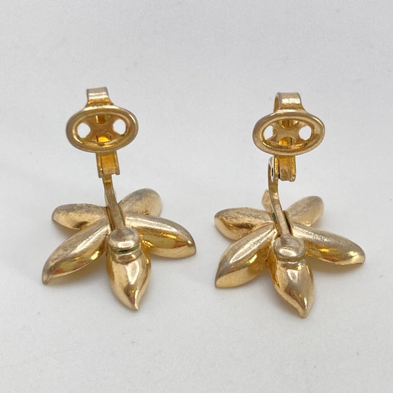1960s Crown TRIFARI Golden Flower Earrings - image 9