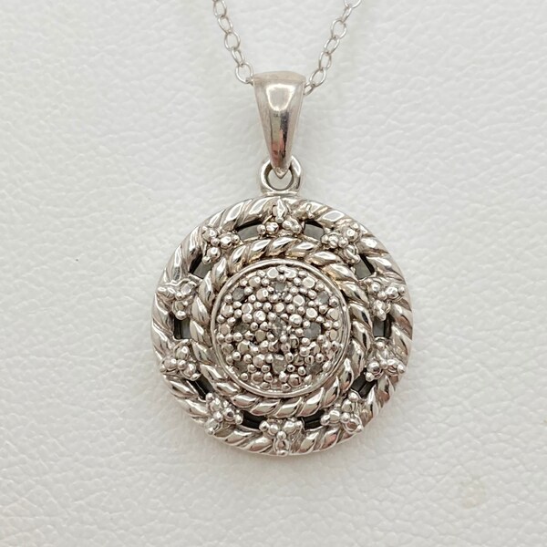 925 Sterling Silver Round Pendant with crystal accent