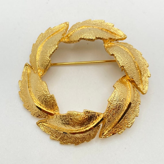 Golden Leaf brooch - Wreath Pin