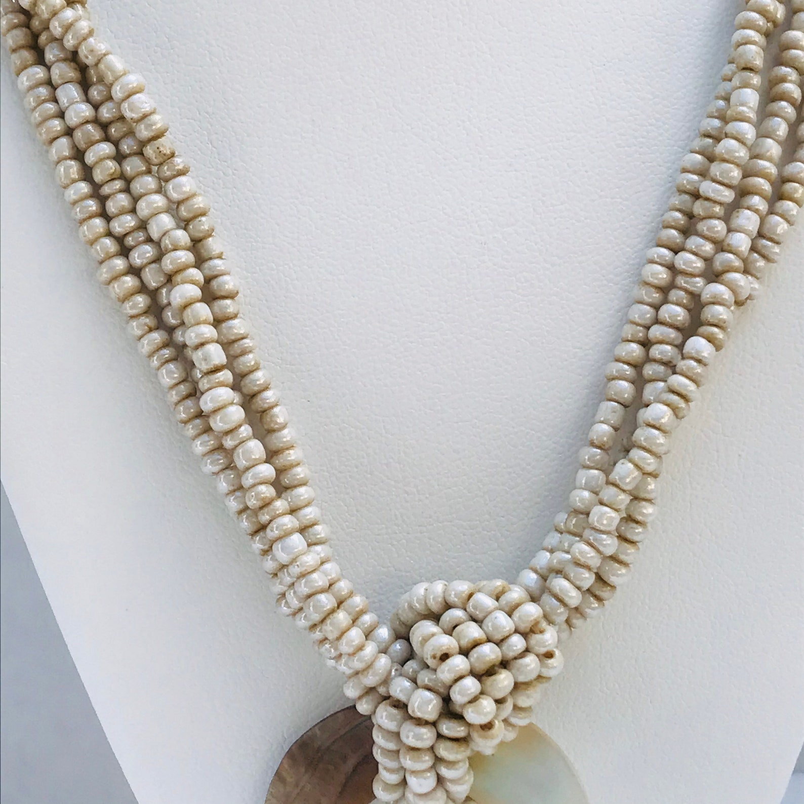 00’s Cream Multi Layered Shell Beaded Necklace with Bronze Glass main image 1