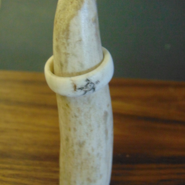 Handcrafted Deer Antler Ring with Tiny Scrimshaw Honu (Size 5 1/4)