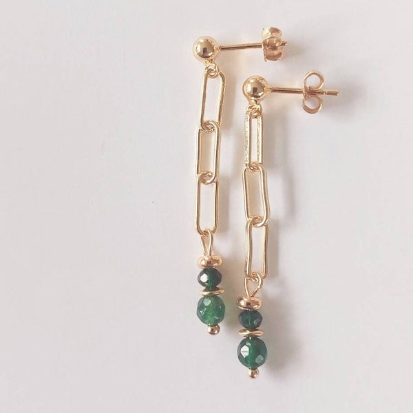 Hanging buckles stainless steel gilded with fine gold and faceted pearls in green Jade