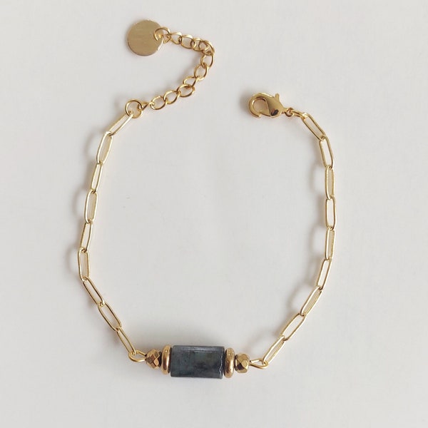 bracelet perle centrale en Labradorite, chaine en laiton maille rectangle dorée à l'or fin 24k