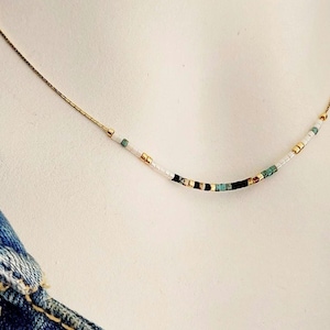 Ultra-fine short necklace made of Miyuki beads mounted on a Serpentine chain gilded with 18k fine gold
