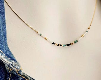 Ultra-fine short necklace made of Miyuki beads mounted on a Serpentine chain gilded with 18k fine gold