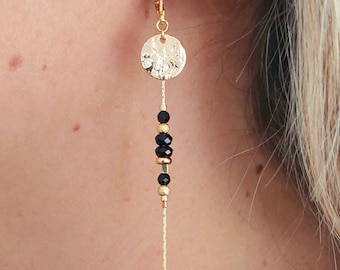 Dangling stainless steel earrings gilded with fine gold and faceted black Spinel beads