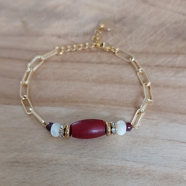 bracelet perle résine rouge et Zircon, chaine en laiton maille rectangle dorée à l'or fin 24k