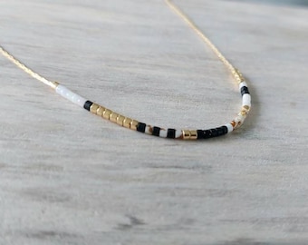 Ultra-fine short necklace made of Miyuki beads mounted on a gold-plated serpentine chain