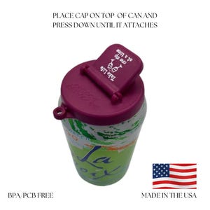 Puede incluir: Una tapa de lata reutilizable de color morado con las palabras "Take Life one sip at a time" impresas en ella. La tapa est&aacute; unida a una lata verde y blanca con la palabra "La Croix" impresa en ella. La tapa est&aacute; libre de BPA/PCB y est&aacute; hecha en los Estados Unidos.