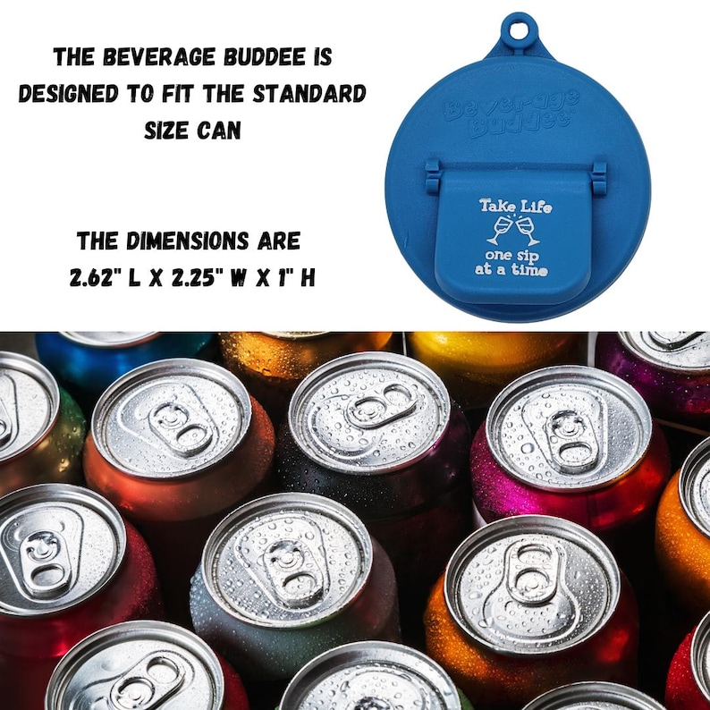 Puede incluir: Tapa de bebida azul con el texto "Beverage Buddee" y "Take Life one sip at a time". La tapa est&aacute; dise&ntilde;ada para adaptarse a una lata de tama&ntilde;o est&aacute;ndar. Las dimensiones son 2,62 pulgadas de largo, 2,25 pulgadas de ancho y 1 pulgada de alto. La tapa se muestra sobre una variedad de latas de aluminio de colores.