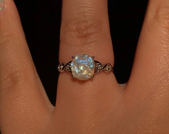 Anillo de rosa de piedra lunar tallada a mano: piedra preciosa de plata 925