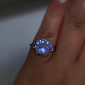 Hand carved,natural moonstone ,paw ring, japan, healing, pure stone, Silver925, moonstone ring, gem stone, blue moonstone, cute