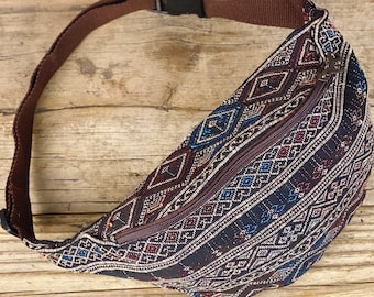 bum bags / fanny packs 