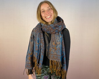 woolen blanket, scarf, warm, reversible, two colors, soft, yoga, meditation, unisex, festival, tribal, ethno, boho, poncho, surfer