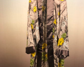 Kimono, silky, loose , saree, asian kimono, unique and upcycled piece, vintage fabric, unisex