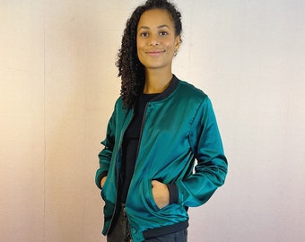 Blouson aviateur brillant unisexe avec doublure en tissu sari multicolore pour un style festival ou urbain