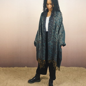 Woolen SHAWL, Cuddly,  Blanket for meditation / yoga  Scarf, paisley pattern