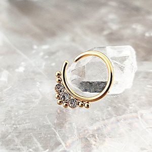 18G Biegbare Gold Dreieck Perlen & CZ Hoop Knorpel Ohrringe, Chirurgenstahl Conch, Boho Daith Knorpel, Segment Nase Hoop Ring