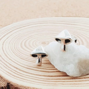 Boucles d'oreilles en argent champignon, mignons clous en argent sterling 925, cadeau de bijoux en argent champignon à capuchon amusant