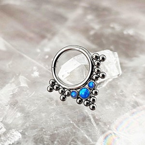 Titan Boho Blue Opal & Perlen Hoop Knorpel Ohrringe, 16G Implant Grade Segment Nase Hoop, Feueropal Hinge Hoop Daith Knorpel