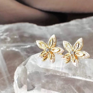 16G PAIR Gold Marquise Flower Stem Cartilage Earrings, Floral Stem Tragus Studs, Externally Threaded Blossom Flower Helix Earring,