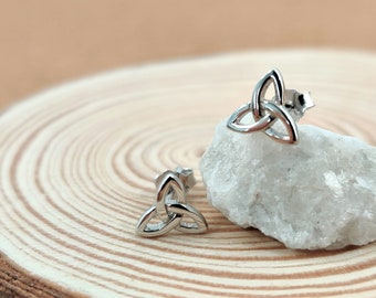 Triquetra zilveren oorbellen Stud, Keltische 925 sterling zilveren oorbellen, sierlijke post Stud zilveren oorbellen, Iers symbool zilveren sieraden cadeau