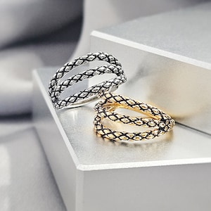 16G Triple Hoop Snakeskin Cartilage Earrings,Serpent Surgical Steel Gold Helix Conch Jewelry,Cool Lizard Skin Clicker Segment Nose Ring Gift