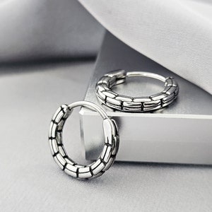 Chain Link Small Hoop Earrings, Textured Surgical Steel Clicker Hoop Earrings for Men, Cool Emo Grunge Punk Jewelry Gift for Him,