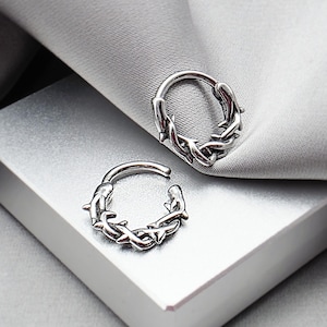 Thorn Mini Huggie Hoop Earrings Spikes Gothic Small Hoop Earrings Unique Witchy Jewelry Gift Punk Grunge Cartilage Helix Hoop Nose Hoop Ring