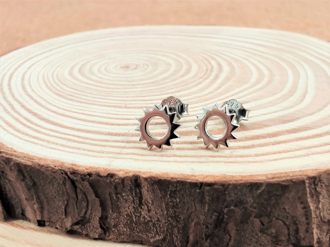 CHAINSAW BLADE AND FLOWER EARRING