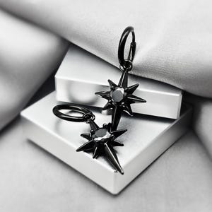Pendientes de aro negros con dije de estrella del norte y circonita cúbica, joyería de aro estilo punk grunge, regalo único, pendientes colgantes celestiales góticos para hombres, joyería de brujas