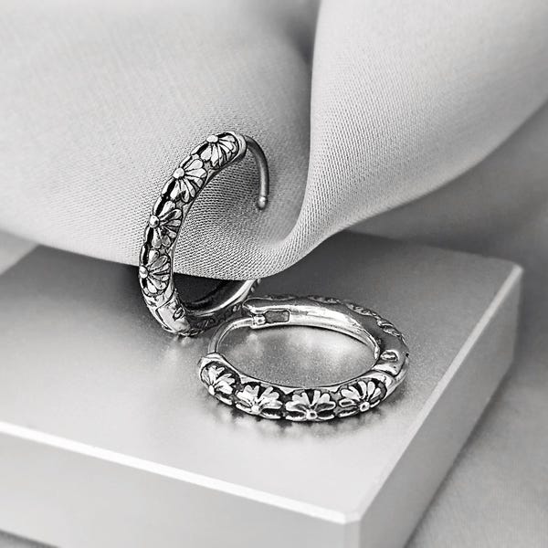 Daisy Flowers Boho Small Hoop Earrings Surgical Steel Floral Hoop Earrings Vintage Oxidized Silver Antique Jewelry Gift for Her