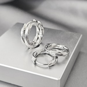 Minimalist Simple Twisted Small Huggie Hoop Earrings Surgical Steel Boho Textured Cartilage Tiny Hoop Earrings Spiral Modern Jewelry Gift