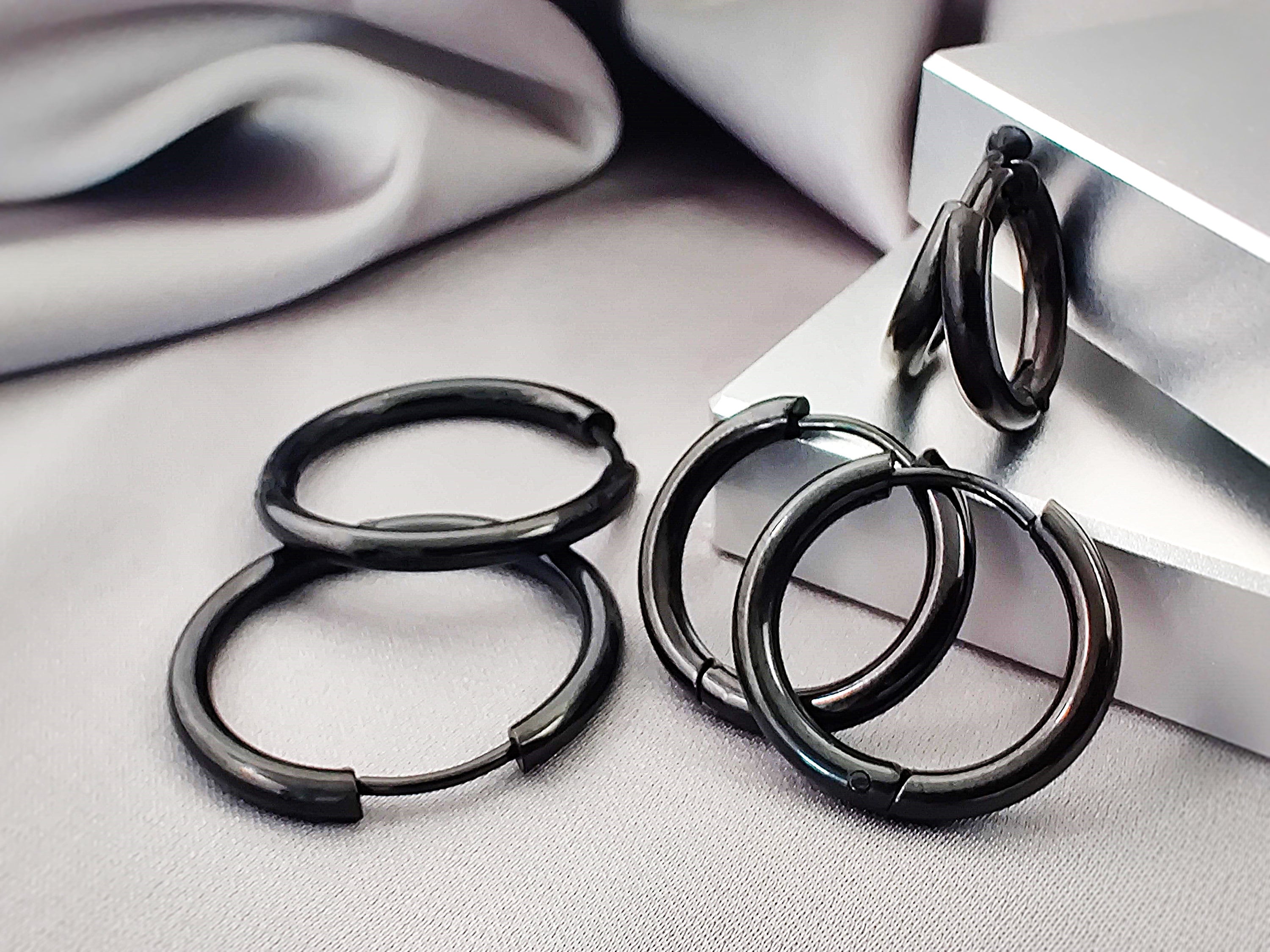 スタージュエリーブラックダイヤ CLICK HOOP PIERCED (SS) BLACK DIAMOND CLICK HOOP PIERCED EARRING(SS)(2ZP1630)K18