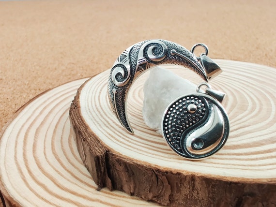 Yin clearance yang medallion