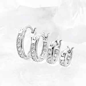 インサイドアウト CZ ハギーフープ シルバーイヤリング、キュービックジルコニア 925 スターリングシルバーフープ、クリスタル シルバー ハギーイヤリング ギフト